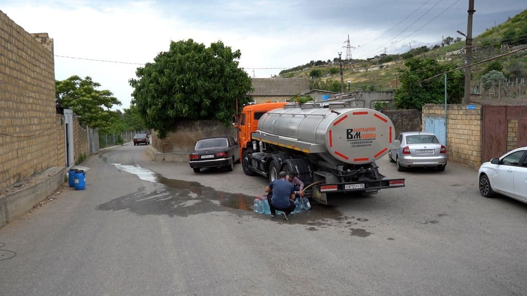 Дербент без воды и без директора: мэрия воюет, водоканал ищет слесарей